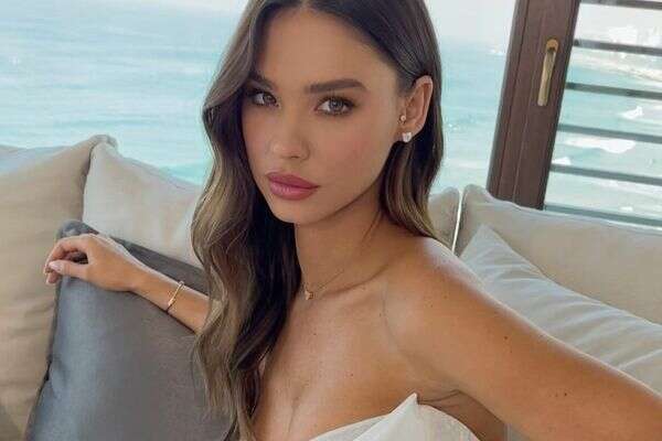 שבורה. רוסלנה רודינה , מייגן מימון