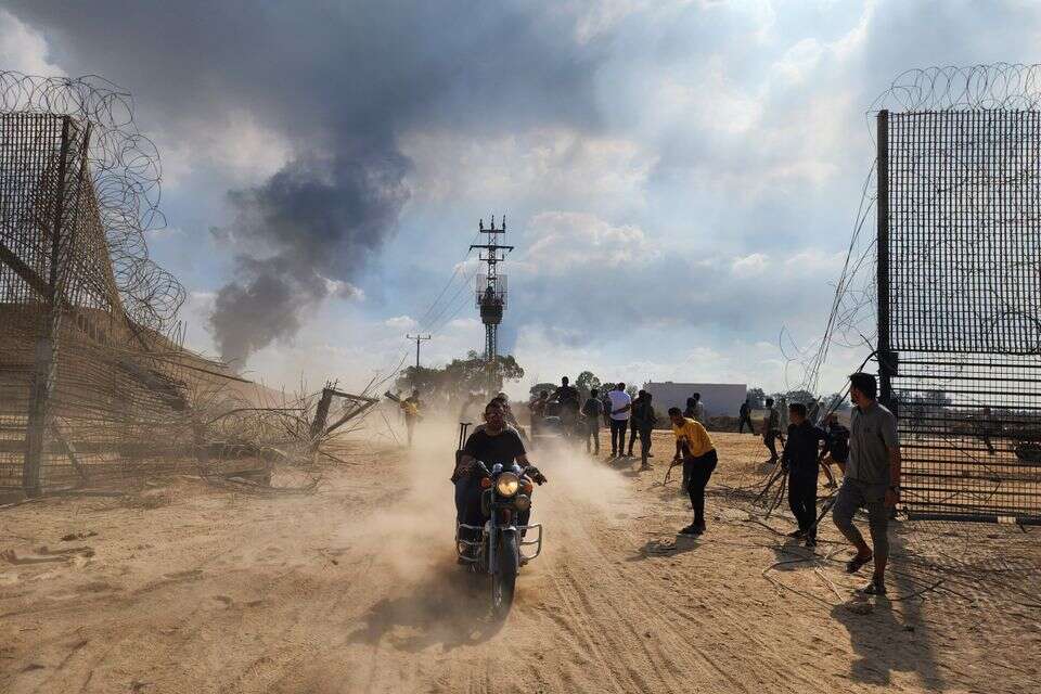 "מדורי ההתרעה של אמ"ן נסגרו או צומצמו". מחבלים פורצים את גדר המערכת ב-7 באוקטובר , Anadolu Agency