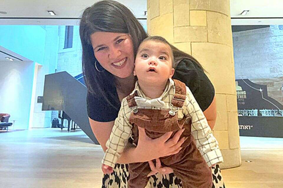 קורל גבאי ובנה נועם. "הוא שלנו, אבל אני כאן לבד" , לירון מולדובן