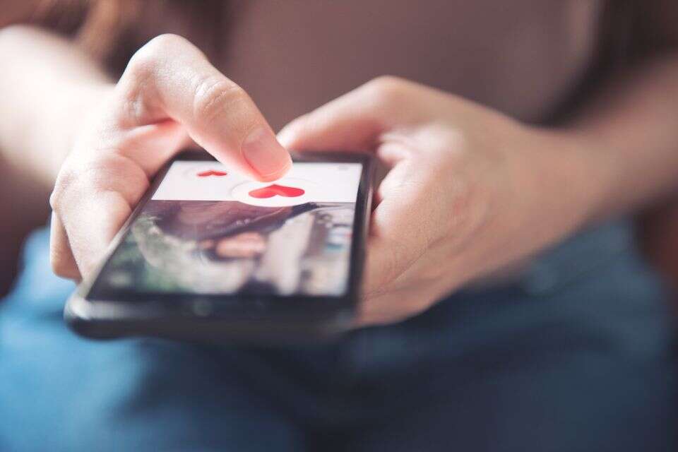 זוגיות טינדר אהבה מערכות יחסים , istockphoto