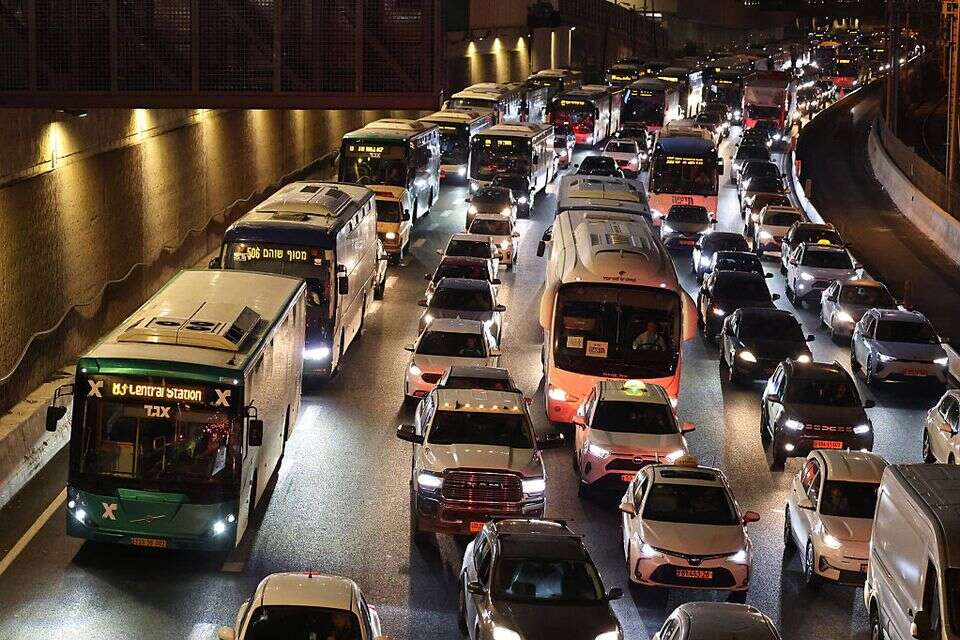 פקק בנתיבי איילון , קוקו