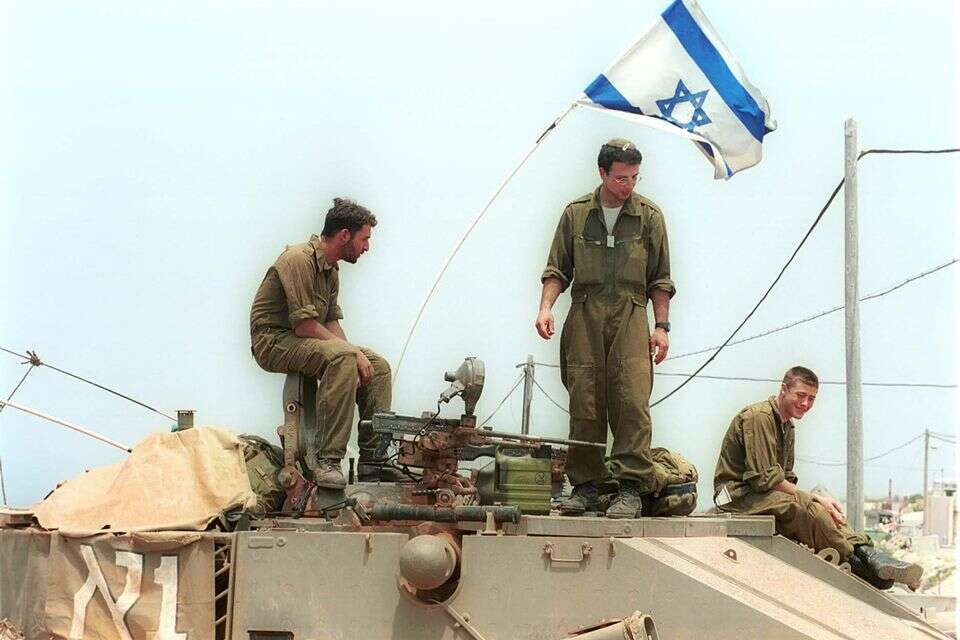 הנסיגה מלבנון, 2000 , רוני שיצר