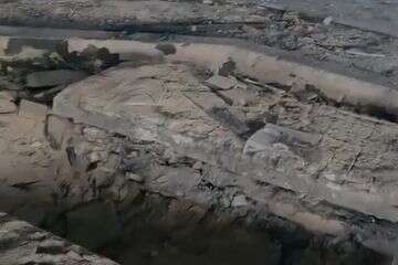 קבר אסד האב , ללא