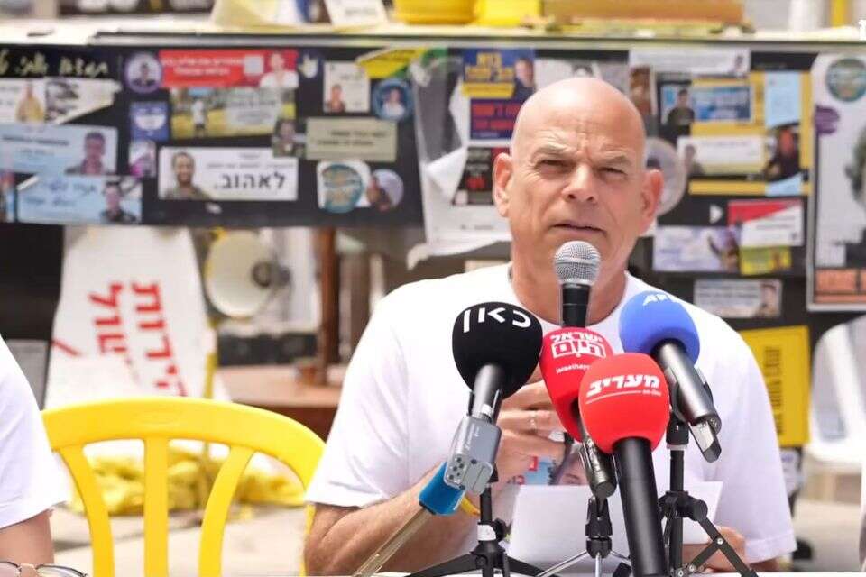 אביו של החטוף אלון אהל , משה בן שמחון