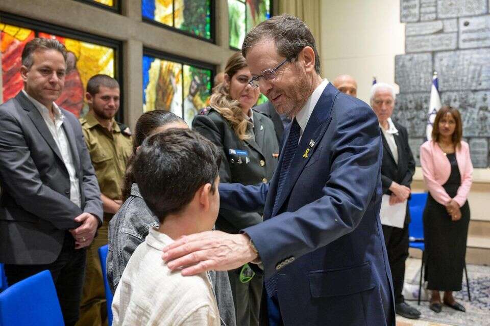 נשיא המדינה יצחק הרצוג נפגש עם אלמנות ויתומי צה"ל , מעיין טואף/ לע״מ