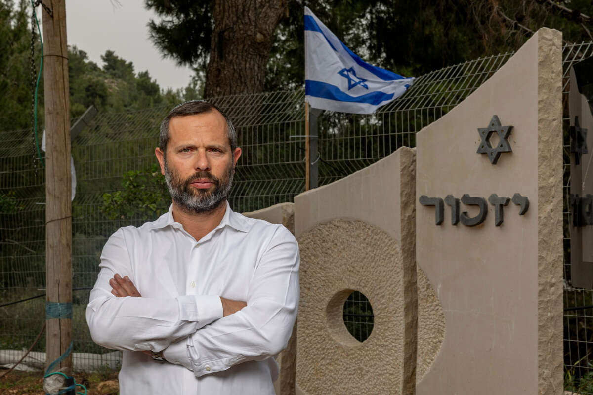 ישראל גנץ
 , נעמה שטרן
