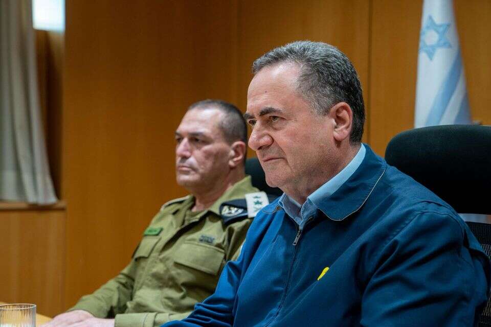 שר הביטחון ישראל כ"ץ לצד הרמטכ"ל אייל זמיר , אריאל חרמוני, משרד הביטחון