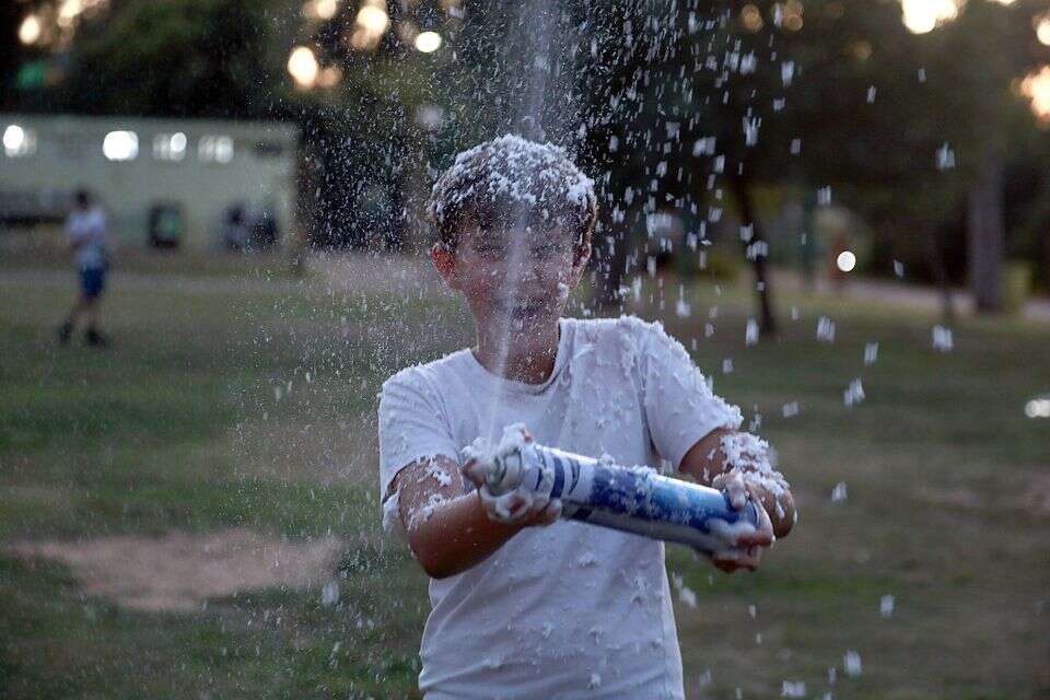 ספריי שלג ביום העצמאות הפך למנהג. למצולם אין קשר לנאמר בכתבה , גדעון מרקוביץ