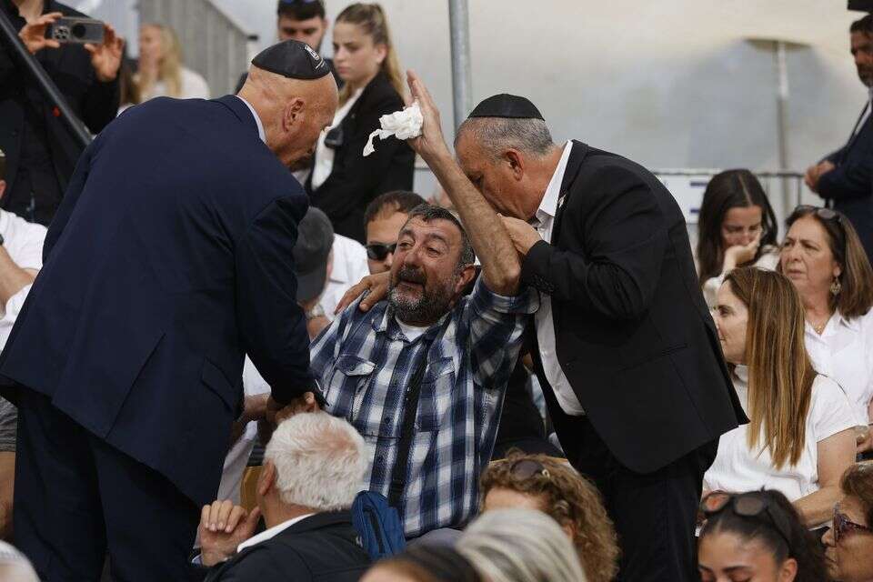 אביר של דביר רווח ז"ל צועק לעבר יו"ר הכנסת אוחנה , אוליביה פיטוסי