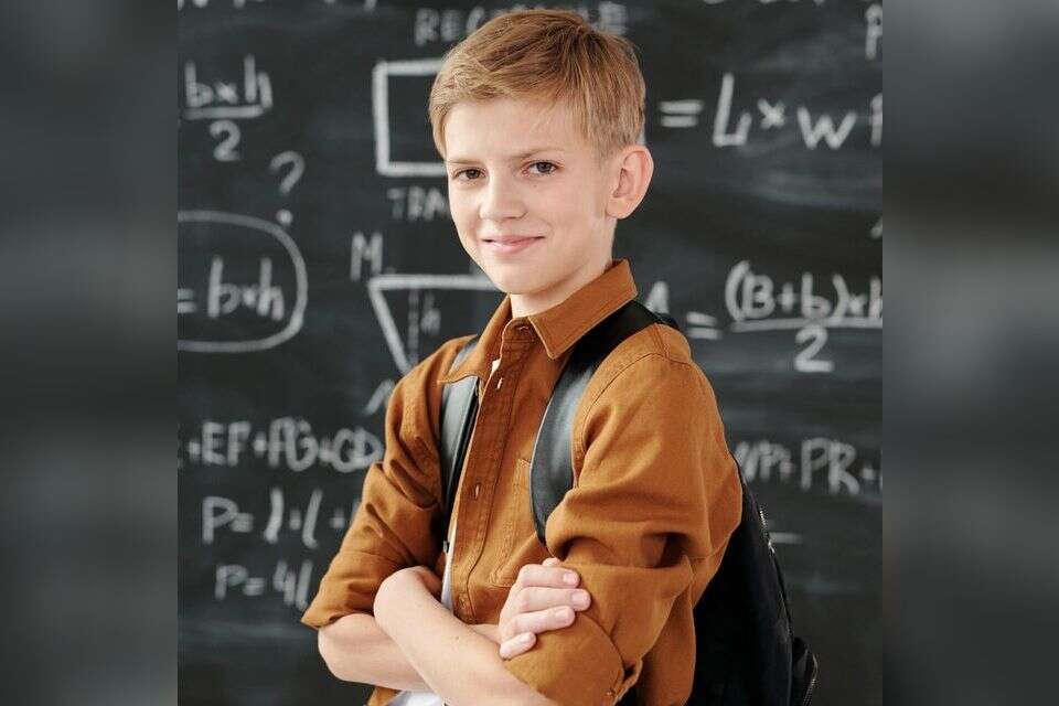 גלו כיצד לטפח את הביטחון החברתי של ילדכם, צעד אחר צעד, ותראו את החיוך שמתפשט כשהם מוצאים את הקול הייחודי שלהם בעולם החברת 🧒😊✨ , pexels-max-fischer