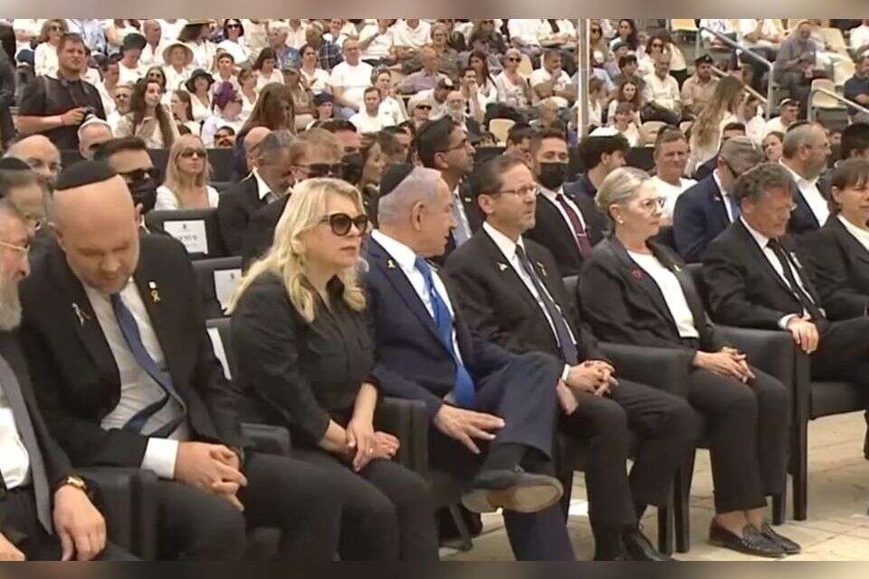 ראש הממשלה והנשיא הרצוג בטקס הממלכתי בהר הרצל , ללא קרדיט