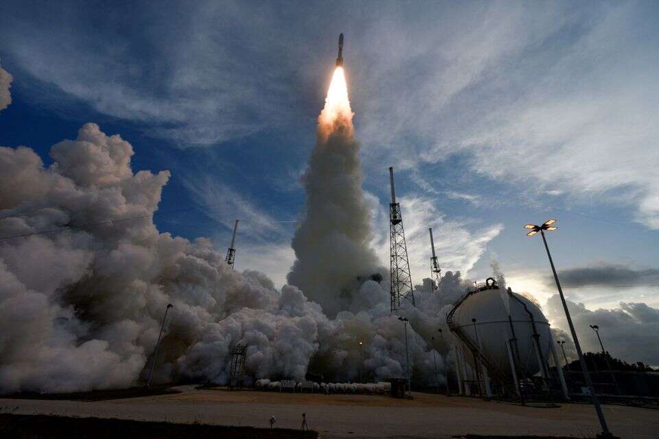 שיגור הטיל שנשא את הלוויינים של אמזון , רויטרס