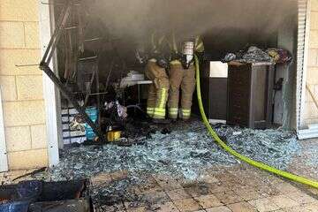 שריפה התקלחה בחנות בגדים בעכו ובמתבן בקיבוץ אילון , דוברות כיבוי והצלה