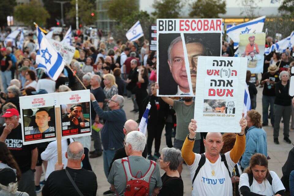 כיכר הבימה במחאה נגד הממשלה ובעד החזרת החטופים , גדעון מרקוביץ'