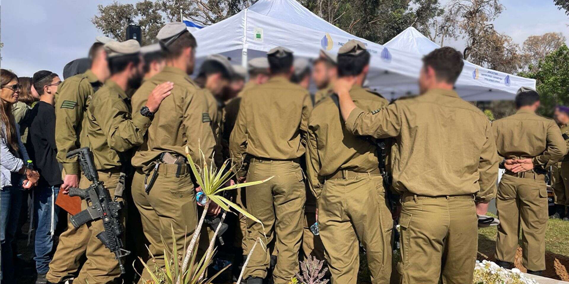 חיילים מאחורה , ללא קרדיט