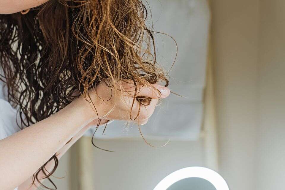 שיער רטוב חפיפה טיפוח , istockphoto