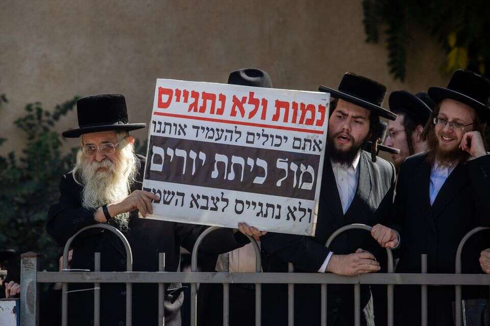 נתניהו: "נביא לגיוס של 10,500 חרדים תוך שנתיים". בתמונה: חרדים בלשכת גיוס בירושלים , אורן בן חקון