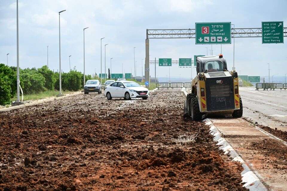 החלטות לכאן או לכאן, צפויות להתקבל במהלך היממה הקרובה. הזירה ליד נתב"ג , יוסי זליגר
