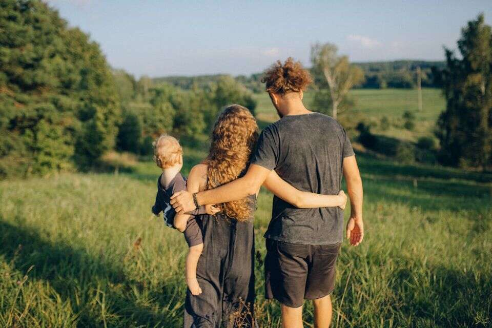 🌳👨👩👧👦 טבע משפחתי - לא רק חוויה נעימה אלא תרופה לנפש. הירוק מחזק קשרים ויוצר זכרון משותף 🌿💚 , pexels-n-voitkevich