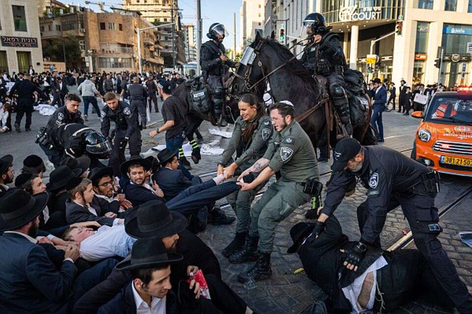 הפגנה נגד גיוס חרדים בצומת הרחובות שרי ישראל-יפו בירושלים , חיים גולדברג/פלאש90