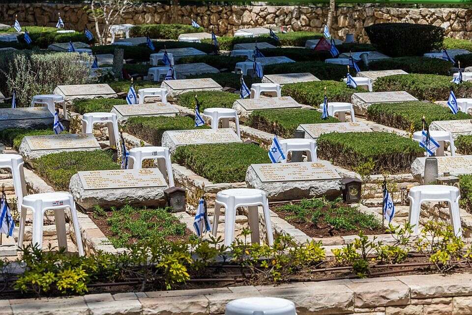 החלקה הצבאית בהר הרצל , אורן בן חקון