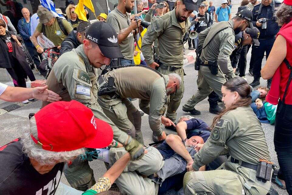 מעצרים במחאות בירושלים. אנחנו נלחמים בעצמאות שלנו אחד מהשני ובעיקר אחד על חשבון השני , יוני ריקנר