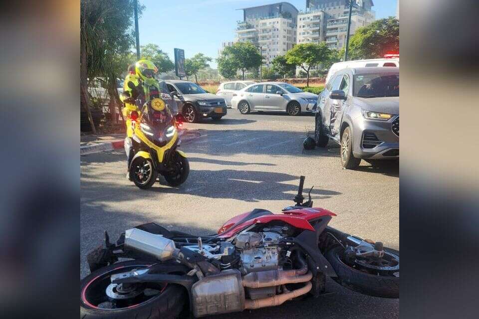 תאונה בין רכב לאופנוע בהרצליה , דוברות מד"א