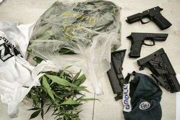 אקדחים וסמים שנתפסו על ידי המשטרה , דוברות המשטרה