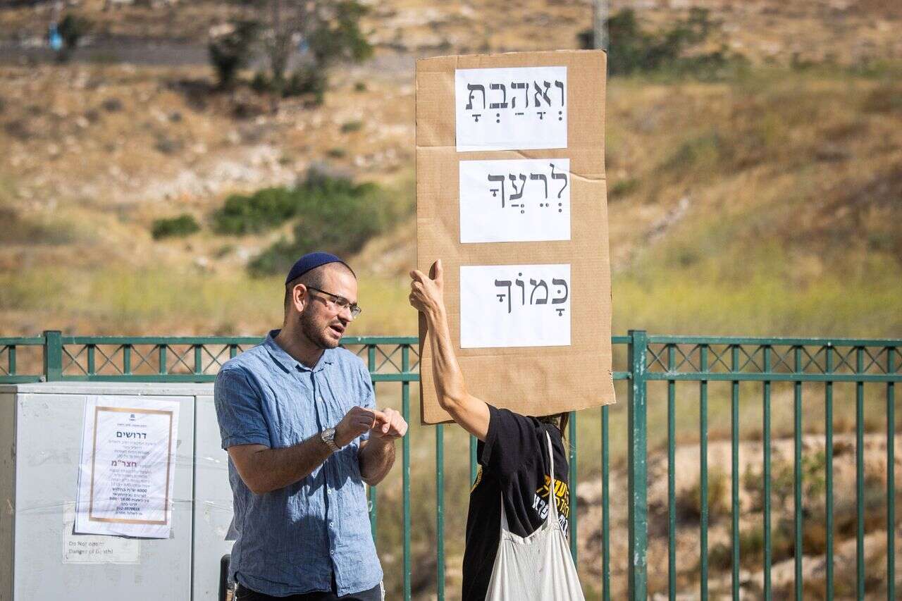 מפרגנים בלי סוף לילדים שלכם? זו אינה אהבה | ישראל היום