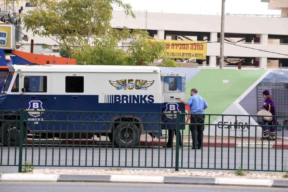 חברת ברינקס (למצולמים אין קשר לידיעה) , דודו גרינשפן