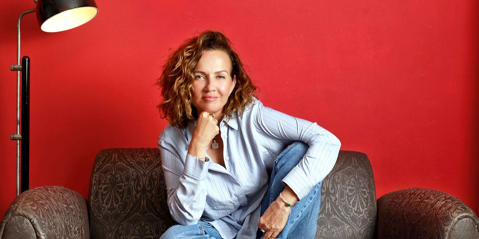 גרנט־רנד: "אין דבר שיותר מבעית אותי מלהיות זקנה חולה" , אילן בשור, איפור ועיצוב שיער: אדם משאלי, סטיילינג: לימור ריחאנה, עוזר צלם: אור גרין, בגדים: Reserved