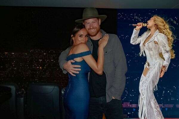 מימין: ביונסה, משמאל: הנסיך הארי ומייגן מרקל - כולם באצטדיון SoFi בלוס אנג'לס, 9 במאי 2025 , Beyonce.com