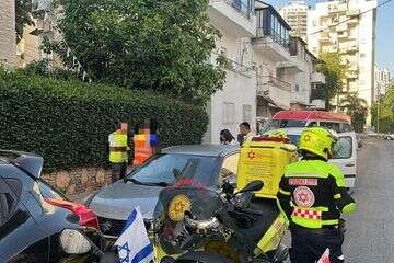 זירת התאונה הקטלנית בפתח תקווה , מד"א