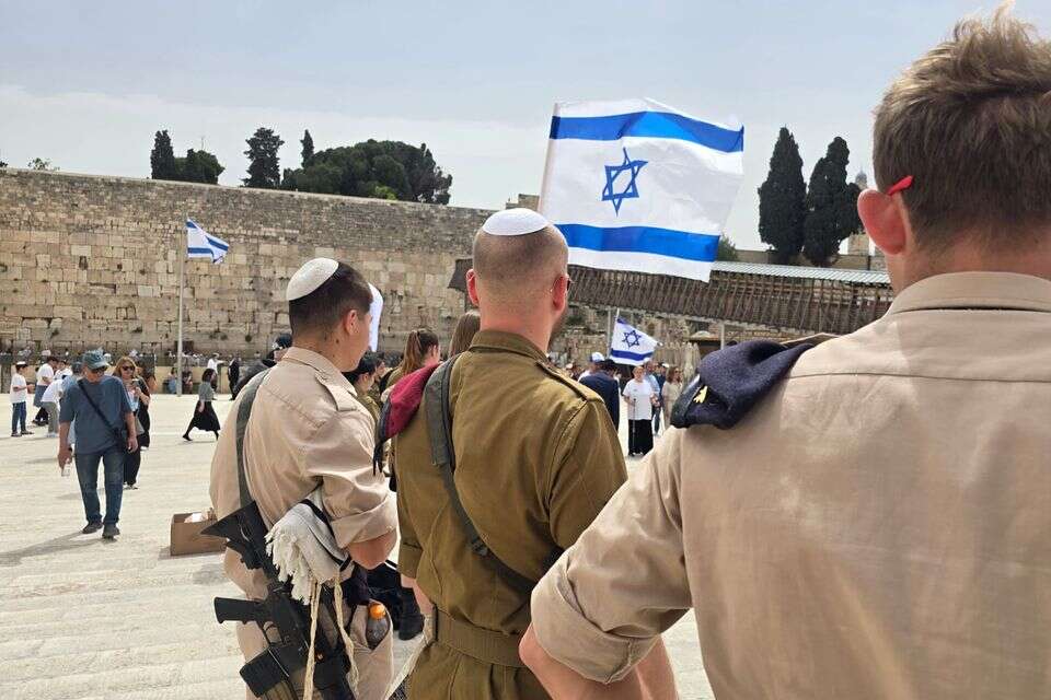 חגיגת בר ובת מצווה לחיילים בודדים בכותל , עמותת "אח גדול"