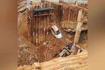 חלק מאתר בנייה קרס ברחוב הרכסים ברמת גן , כבאות והצלה לישראל 