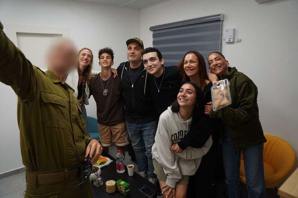 עידן אלכסנדר נפגש עם משפחתו. המשפחה נדחפה אל תוך שיח לאומי רווי רעל , דובר צה"ל