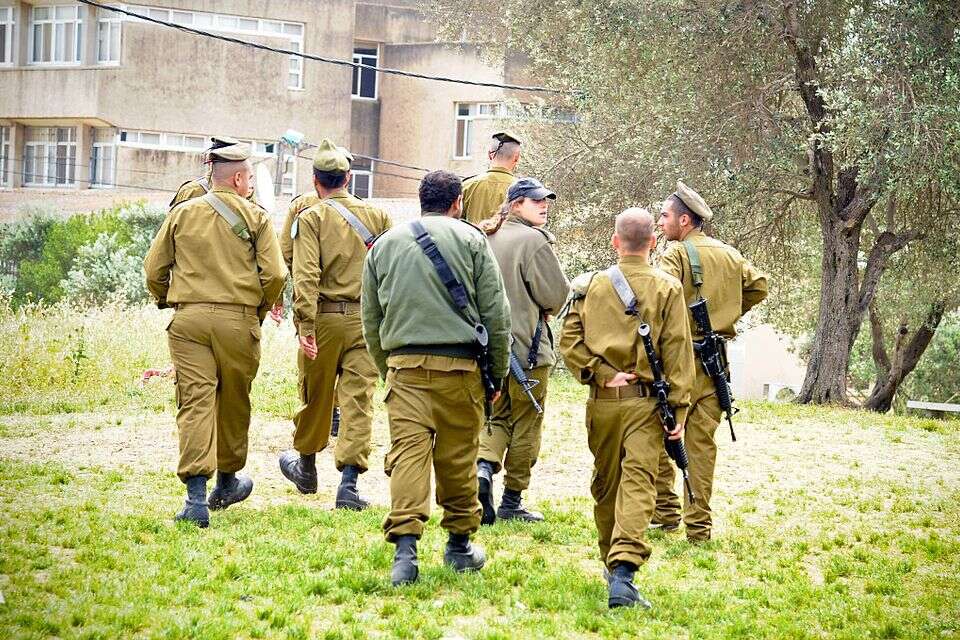 חיילים בסיס תל השומר , מאיה באומל בירגר
