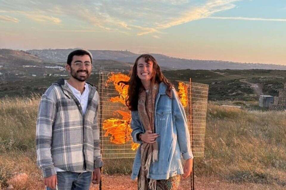 אמונה אור, אחות של החטוף אבינתן, התארסה לבן זוגה , רשתות חברתיות
