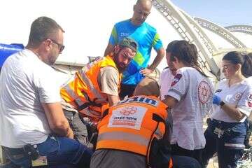 טיפול בגבר שטבע באילת , איחוד הצלה