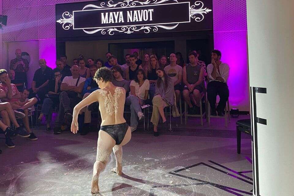 אחד מהמופעים המציגים , באדיבות תיאטרון המשולש