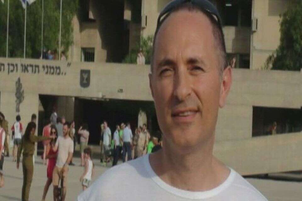 נתי ייני, המורה להיסטוריה וגיסו של גל הירש , שימוש לפי סעיף 27א' לחוק זכויות יוצרים