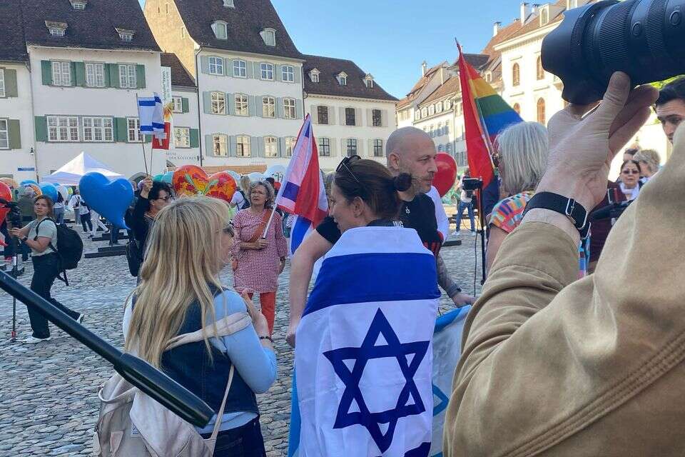 Modesty of symbols, staying away from synagogues: the MLA in an unusual announcement