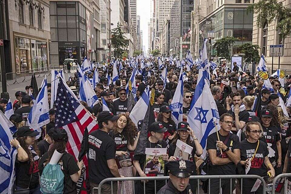 המונים בצעדה בניו יורק, בשנה שעברה , אי.פי