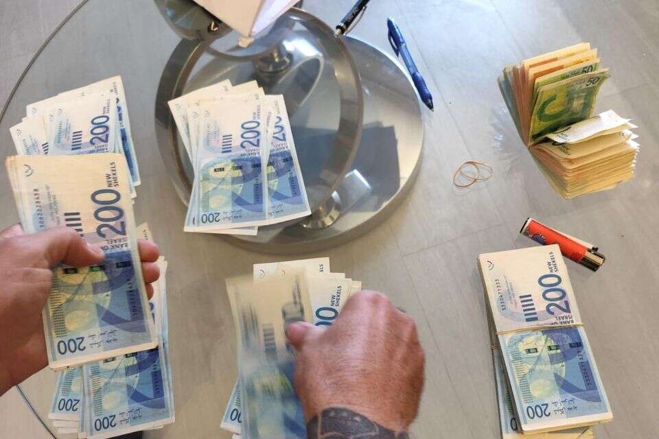 כסף מזומן שנתפס בפשיטה , דוברות המשטרה