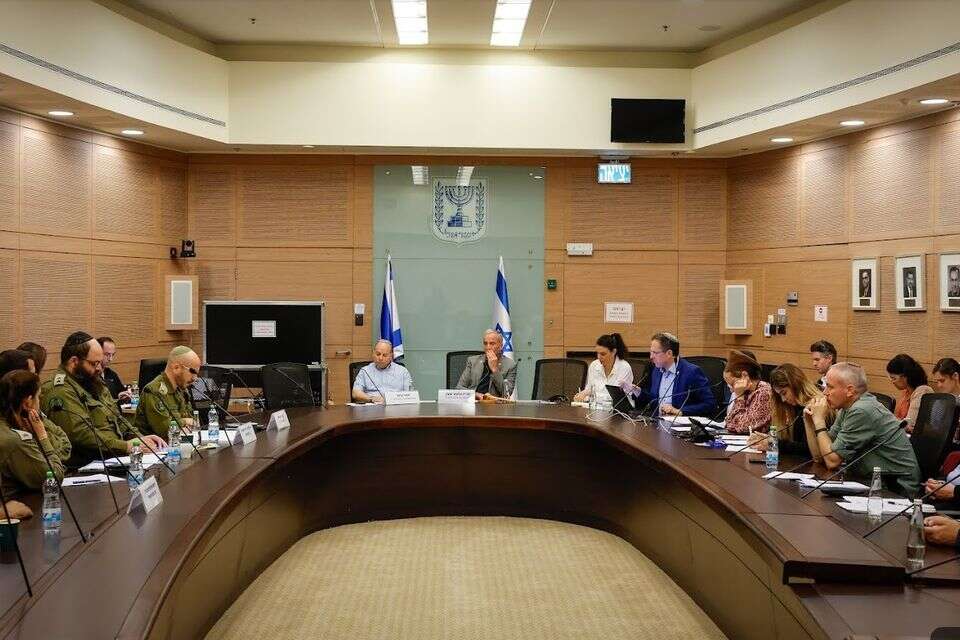 ועדת המשנה למשאבי אנוש בצה"ל , בני דורון – דובר ועדת החוץ והביטחון