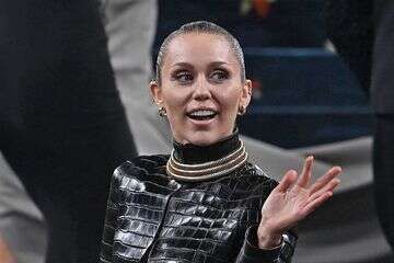 מיילי סיירוס חושפת: קמפיין בעירום לבן