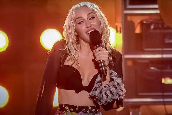 מיילי סיירוס בספיישל ערב השנה החדשה, 2023 , NBC