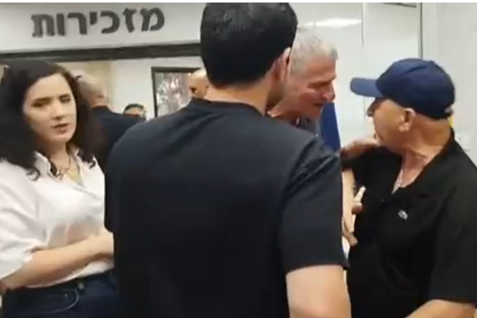 יאיר גולן מתעמת עם תושב קריית שמונה , אהרון מאיר דמרי