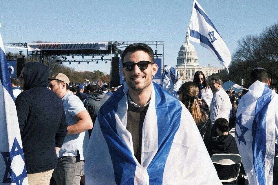 ירון לישינסקי. "היה בלשן מוכשר. האובדן הוא בלתי נתפס" , על פי סעיף 27 א בהתאם לחוק שימוש בזכויות יוצרים