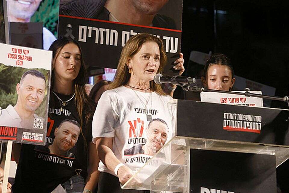 נירה ואופיר שרעבי, בכיכר החטופים , יהושע יוסף
